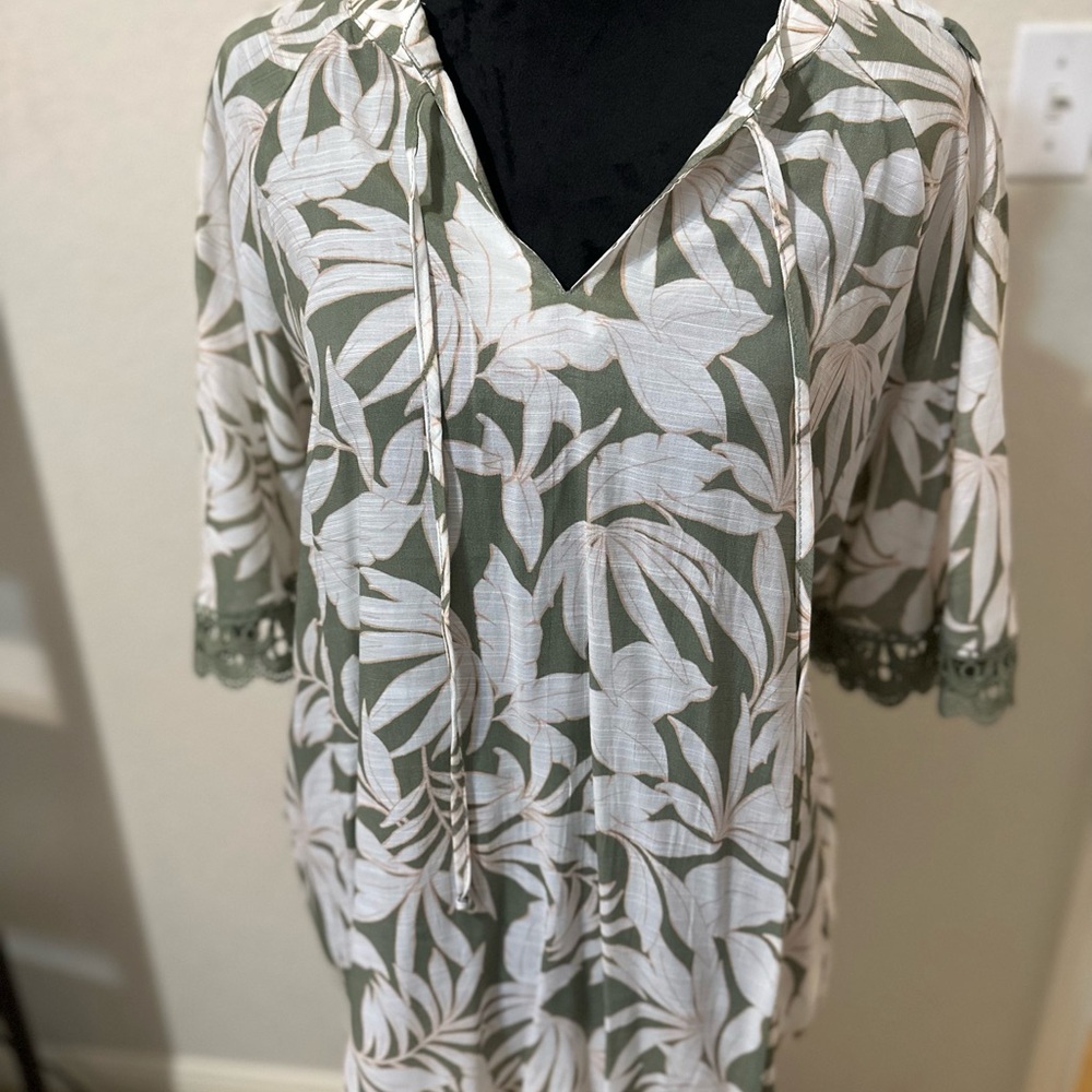 Green Leaf large Sleeves‎ blouse Size Large. New.
